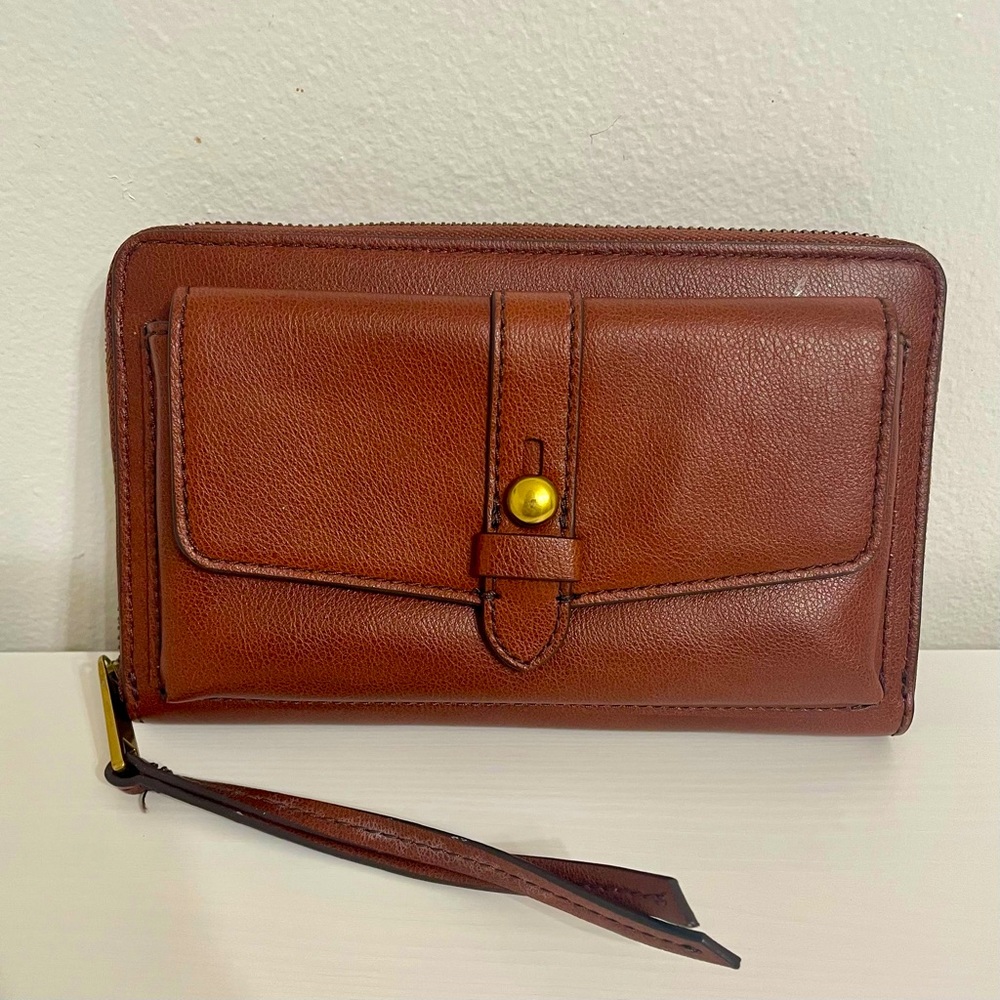 Fossil “Faye” Wallet on a String